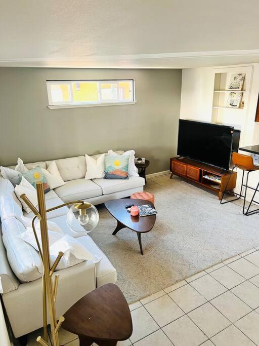 Pacific Pad Apartment *